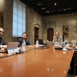 El president del Govern, Quim Torra, i el vicepresident, Pere Aragonès, reunits amb membres del grup de treball de l'estratègia Catalunya 2022. Govern - Rubén Moreno