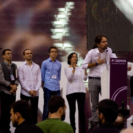 Pablo Iglesias, Íñigo Errejón, Juan Carlos Monedero, Carolina Bescansa y Luis Alegre, en la primera Asamblea Ciudadana de Podemos, en el Palacio de Vistalegre (octubre de 2014). JAIRO VARGAS