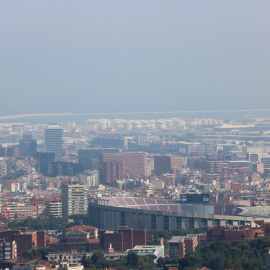 Barcelona amb boira per pol·lució al fons després que es declarés l'episodi per alta contaminació per partícules a Catalunya l'1 de juliol del 2019. ACN/Nazaret Romero