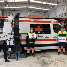 Alsa colabora en la limpieza y desinfección de vehículos de la Cruz Roja. E.P.