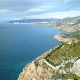 Acantilados de Maro-Cerro Gordo. | Turismo Andalucía.org