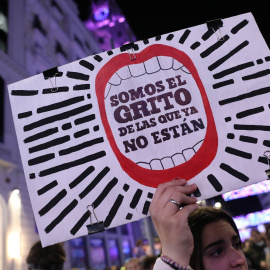 Una pancarta durante una manifestación contra las violencias machistas, 25 de noviembre de 2022, en Madrid (España).