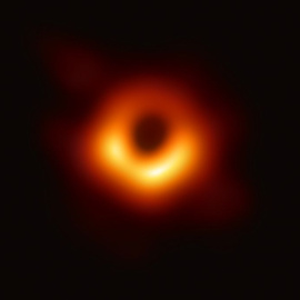 El Event Horizon Telescope dio a conocer esta primera imagen directa de un agujero negro y su horizonte de eventos en abril.  ETH Collaboration