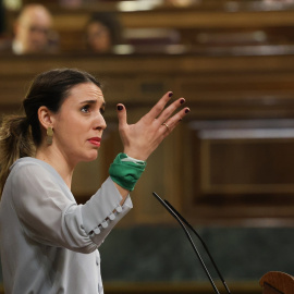 La ministra de Igualdad, Irene Montero, interviene durante una sesión plenaria en el Congreso de los Diputados, a 16 de febrero de 2023, en Madrid (España). Foto: Marta Fernández / Europa Press