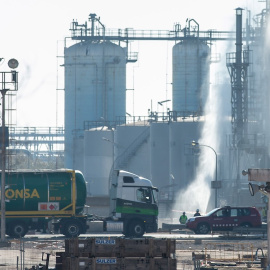 16/01/2020.- Vista del lugar del accidente en la empresa petroquímica IQOXE. EFE/Enric Fontcuberta