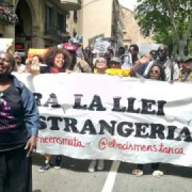 "El racisme ens tanca, el racisme ens mata", criden milers de manifestants