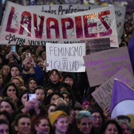 Miles de mujeres durante una manifestación convocada por la Comisión 8M, por el 8M, Día Internacional de la Mujer, a 8 de marzo de marzo de 2023, en Madrid (España). Foto: Fernando Sánchez / Europa Press