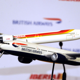 Iberia y British Airways son las principales aerolineas del grupo IAG. AFP