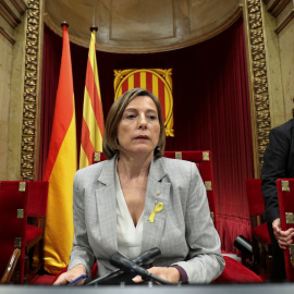 La presidenta del Parlament, Carmen Forcadell, antes del comienzo del pleno de la cámara autonómica del pasado 27 de octubre en la que se aprobó la declaración unilateral de independencia. REUTERS/Albert Gea