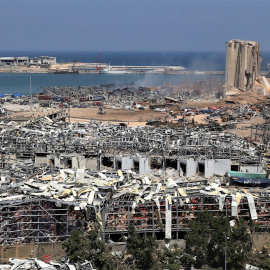 Vista general de la zona cero de la explosiones en el puerto de Beirut | EFE