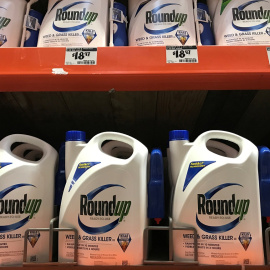 Envases de 'Roundup' en una tienda en California (EEUU). REUTERS/Mike Blake