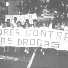  Pese a que las más mediáticas fueron las madres contra la droga gallegas, se organizaron a lo largo de todo el Estado español. En la imagen, una manifestación de las madres contra la droga de Lanzarote en 1991./ La Voz de Lanzarote