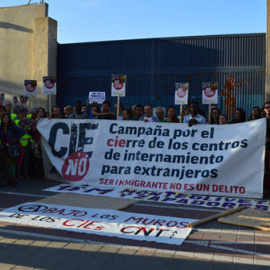 Concentración por el cierre del CIE de Zapadores (Valencia)/ Efe