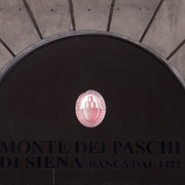 El logo del banco Monte dei Paschi di Siena en una de sus sucursales en el centro de Roma. AFP/Filippo Monteforte