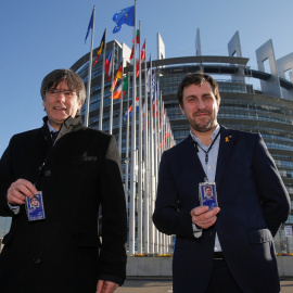 13/01/2020 - Carles Puigdemont y Toni Comín frente al Parlamento Europeo. / REUTERS