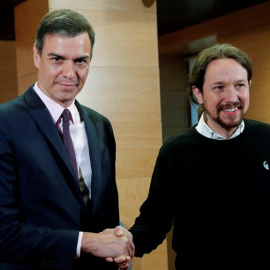 11/06/2019. El presidente del Gobierno en funciones, Pedro Sánchez, y el líder de Podemos, Pablo Iglesias, durante la reunión mantenida este martes en el Congreso de los Diputados. EFE