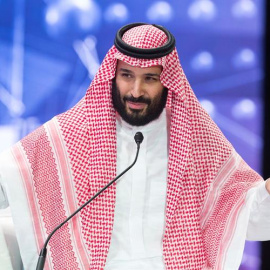 Fotografía cedida por el Palacio Real Saudí, que muestra al príncipe heredero saudí, Mohamed bin Salman, mientras asiste al foro económico Future Investment Initiative (FII) o "Davos del desierto" en Riad, Arabia Saudí, hoy 24 de octubre de 2018. El