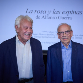 El expresidente del Gobierno, Felipe González, y el exvicepresidente del Gobierno, Alfonso Guerra. Jesús Hellín / Europa Press