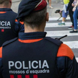 Dos agentes de los Mossos d'Esquadra / EFE