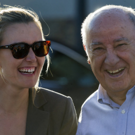 Amancio Ortega y su hija Marta Ortega riéndose (Foto de Archivo). -MIGUEL RIOPA / AFP