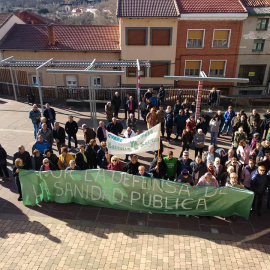 Concentración por la sanidad pública en el pueblo palentino Barruelo de Santullán./ Plataforma por la recuperación de las guardias médicas