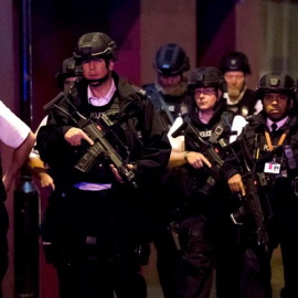 La Policía blinda el puente de Londres tras el atropello. EFE/EPA/OLIVER