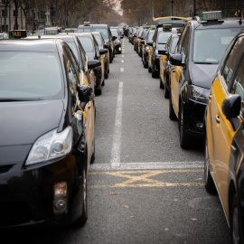 La Gran Via de Barcelona bloquejada pels taxistes. Europa Press / David Zorrakino