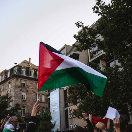 Una bandera de Palestina en una manifestación por su liberación, en Estrasburgo, Francia, a 13/10/2023. Mathilde Cybulski / Hans Lucas / AFP.