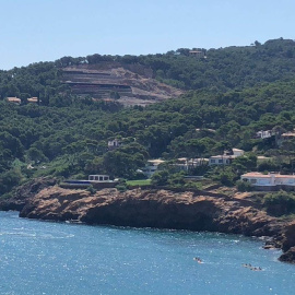 Un dels molts exemples d'urbanisme salvatge a la Costa Brava. SOS Costa Brava