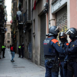 Los Mossos d'Esquadra han puesto en marcha una operación contra el narcotráfico en Barcelona que incluye unos cuarenta registros de "narcopisos". /EFE