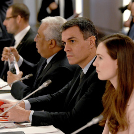 20/02/2020.- El presidente del gobierno, Pedro Sánchez (c), junto con el primer ministro portugués António Costa (i) y la primera ministra finlandesa, Sanna Marin (d) en Bélgica. EFE/ Horst Wagner