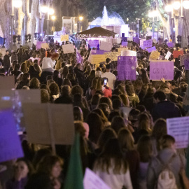 Miles de personas protestan en una manifestación por el 8M, Día Internacional de la Mujer, a 8 de marzo de marzo de 2023, en Palma de Mallorca, Mallorca, Baleares (España).-Tomás Moyá / Europa Press