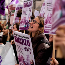 Decenas de estudiantes durante una manifestación convocada por el Sindicato de Estudiantes por el Día Internacional de la Mujer, 8M, en la Puerta del Sol, a 8 de marzo de 2024, en Madrid (España).- Matias Chiofalo / Europa Press