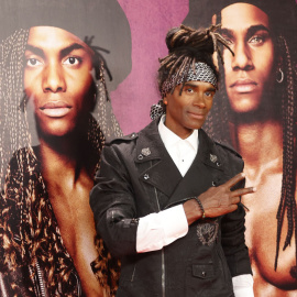 El cantante y modelo francés Fabrice Morvan, componente del dúo Milli Vanilli, posa para los medios a su llegada al estreno de la película “Milli Vanilli: girl you know it´s true”, en Madrid. EFE/ J.P. Gandul