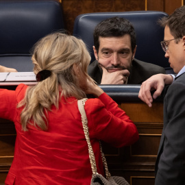 La vicepresidenta segunda y ministra de Trabajo, Yolanda Díaz; el ministro de Derechos Sociales, Pablo Bustinduy y el líder de Más País, Iñigo Errejón, durante una sesión plenaria, en el Congreso de los Diputados, a 10 de abril de 2024, en Madrid (