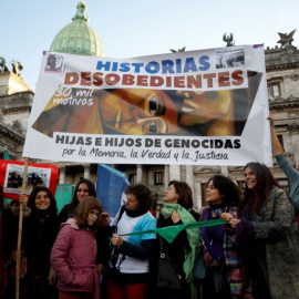 Pancarta de Historias Desobedientes en una manifestación contra la violencia machista en Buenos Aires. - AFP