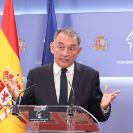  El portavoz de Izquierda Unida en el Congreso y diputado por Sumar, Enrique Santiago, en rueda de prensa.Imagen de archivo. Marta Fernández / Europa Press