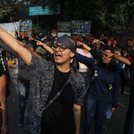 Mujeres participando en la coreografía "Un violador en tu camino" en India. Imagen de archivo. Rajal Gupta/EFE