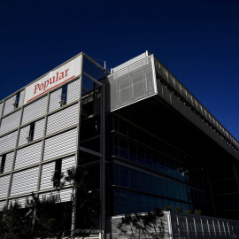 Vista de la fachada de la nueva sede del Banco Popular que se está terminando de construir en el madrileño barrio de San Blas. EFE/Emilio Naranjo