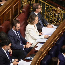  El portavoz del Partido Popular en el Senado, Javier Maroto (d3); la secretaria general y portavoz del PP, Cuca Gamarra (d2), y el presidente del PP, Alberto Núñez Feijóo (d1), en el Congreso de los Diputados. Europa Press