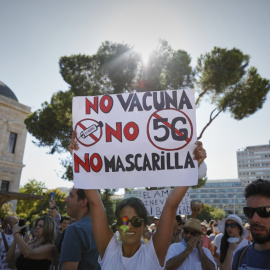 Manifestación contra el uso obligatorio de mascarillas en la plaza de Colón de Madrid.  Jesús Hellín / Europa Press