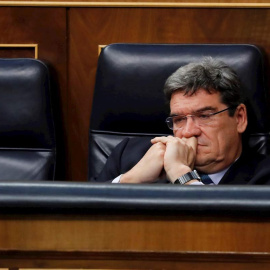 El ministro de Seguridad Social, Inclusión y Migraciones, José Luis Escrivá, durante un pleno en el Congreso. (CHEMA MOYA | EFE)