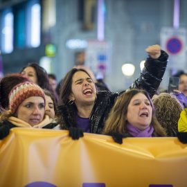  Decenas de mujeres durante la manifestación convocada por el Movimiento Feminista de Madrid por el Día Internacional de la Mujer. Juan Barbosa / Europa Press.