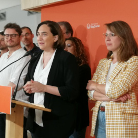 Colau i altres regidors de Barcelona en Comú anunciant els resultats de la consulta a les bases. @bcnencomu