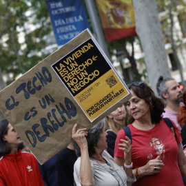  Varias personas durante una manifestación para denunciar el precio de los alquileres, en Madrid. Jesús Hellín / Europa Press