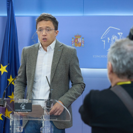  El portavoz de Sumar Iñigo Errejón durante una rueda de prensa posterior a la reunión de la Junta de Portavoces, en el Congreso de los Diputados. Jesús Hellín / Europa Press.