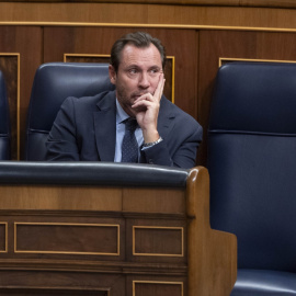  El ministro de Transportes y Movilidad Sostenible, Óscar Puente (reprobado hace unas semanas) durante una sesión plenaria en el Congreso de los Diputados. Imagen de archivo. Alberto Ortega / Europa Press.