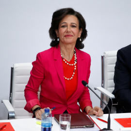 La presidenta del Banco Santander, Ana P. Botín, en la rueda de prensa en la que explicó la compra por un euro del Banco Popular. REUTERS/Juan Medina