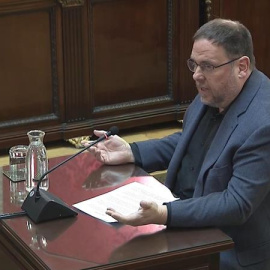 Imagen tomada de la señal institucional del Tribunal Supremo, del exvicepresidente de la Generalitat Oriol Junqueras, durante su turno de palabra en la última jornada del juicio al 'procés'. - EFE