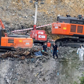 Los equipos de rescate en el vertedero de Zaldibar (Bizkaia), este domingo. EFE/Javier Zorrilla